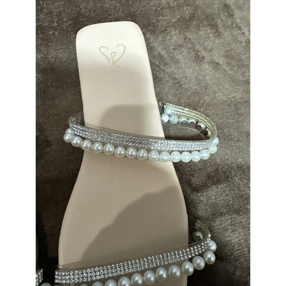 Windsor Women's Size 7.5 Rhinestone Faux Pearl 2 Strap Tan Flat Sandal - Picture 5 of 8